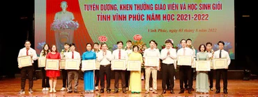 Sở Giáo dục và Đào tạo tỉnh Vĩnh Phúc tuyên dương, khen thưởng giáo viên và học sinh giỏi tỉnh Vĩnh Phúc năm 2021-2022.