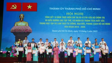 Biểu dương các tập thể có thành tích xuất sắc trong học tập và làm theo tư tưởng, đạo đức, phong cách Hồ Chí Minh giai đoạn 2026-2025. (Ảnh NL)