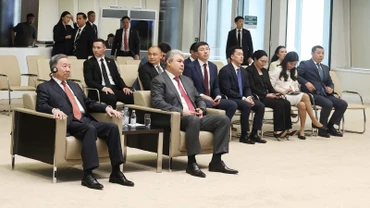 Tổng Bí thư Tô Lâm thăm Trung tâm Tài chính quốc tế Astana. (Ảnh: Thống Nhất/TTXVN)