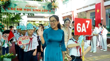 Cô và trò Trường Trung học cơ sở Lê Thành Công rạng ngời trong ngày tựu trường.