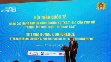 Toàn cảnh Hội nghị quốc tế "Nâng cao năng lực và tăng cường sự tham gia của phụ nữ trong lĩnh vực thực thi pháp luật".