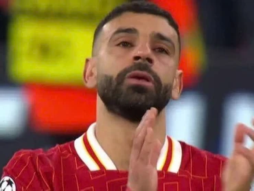 Mohamed Salah rơi lệ sau trận thua PSG. (Ảnh chụp màn hình)
