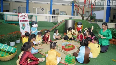 Tết Nguyên đán - Tết sum vầy cũng là khoảng thời gian ý nghĩa nhất để giáo dục con trẻ về tình cảm gia đình, truyền thống dân tộc.