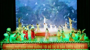 Chương trình nghệ thuật tại lễ kỷ niệm.