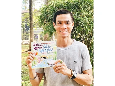Nhà thơ Nguyễn Phong Việt với tập thơ song ngữ "Chúc ngủ ngon".