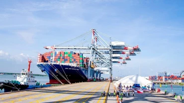 Tàu container lớn nhất thế giới cập cảng Cái Mép, thị xã Phú Mỹ, tỉnh Bà Rịa-Vũng Tàu.