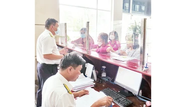 Doanh nghiệp làm thủ tục kê khai thuế tại Cục Thuế Thành phố Hồ Chí Minh.