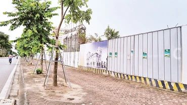 Một dự án nằm trong khu đô thị Việt Hưng (quận Long Biên) đã "án binh bất động" nhiều năm nay.