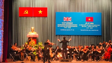 Chương trình nghệ thuật chào mừng 50 năm quan hệ ngoại giao Việt Nam- Vương quốc Anh.