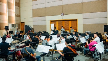 Các nghệ sĩ trong một buổi tập. (Ảnh: HBSO)