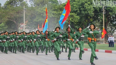 Tại Trường Quân sự Quân khu 7 Thành phố Hồ Chí Minh, cùng hợp luyện có 7 khối gồm 4 khối đứng: Sĩ quan cảnh sát biển, Nam dân quân tự vệ, Nữ dân quân tự vệ, Quân nhạc, và 3 khối diễu hành: Chiến sĩ giải phóng quân, Nữ du kích miền nam, Nữ chiến sĩ biệt động.
