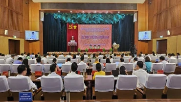 Toàn cảnh phiên bế mạc kỳ họp.