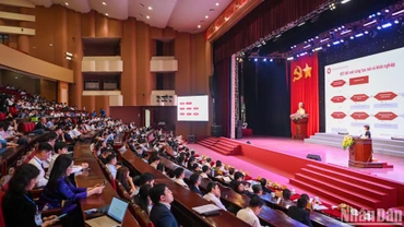 Diễn đàn được tổ chức tại Trung tâm Văn hóa Kinh Bắc với sự tham dự của hơn 300 đại biểu là lãnh đạo các ban, bộ, ngành, lãnh đạo tỉnh, thành phố, các huyện, thị xã và các chuyên gia, nhà khoa học, các doanh nghiệp tiêu biểu... trong nước và trên địa bàn tỉnh Bắc Ninh.