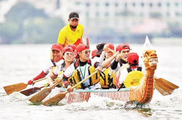 Sôi nổi giải bơi chải thuyền rồng Hà Nội 
