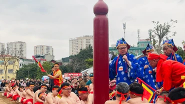 Lễ hội đền Trấn Vũ được tổ chức thường niên từ ngày 1/3 đến hết ngày 4/3 âm lịch hằng năm. Chính hội diễn ra vào ngày 3/3 âm lịch - Ngày sinh của Đức Thánh Huyền Thiên Trấn Vũ.