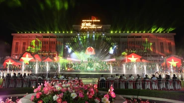 Chương trình nghệ thuật “Đất nước trọn niềm vui”. (Ảnh: THỐNG NHẤT/TTXVN)