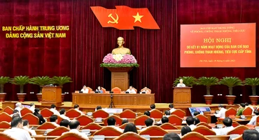 Hội nghị sơ kết 1 năm hoạt động của Ban Chỉ đạo phòng, chống tham nhũng, tiêu cực cấp tỉnh. Ảnh: ĐĂNG KHOA