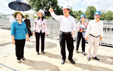 Lãnh đạo Mặt trận Tổ quốc thành phố thực hiện hoạt động giám sát đối với các dự án hạ tầng trên địa bàn.