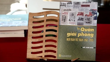 Bìa cuốn sách Báo Quân giải phóng miền nam Việt Nam (1963-1975).