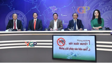 Khách mời tham dự Tọa đàm. (Ảnh: Dương Tuấn)