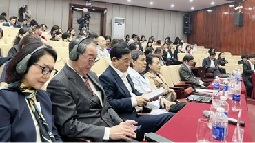 Các đại biểu tham dự hội thảo "Tăng cường vai trò truyền thông, vận động hiến mô, tạng từ người sau khi chết/chết não".
