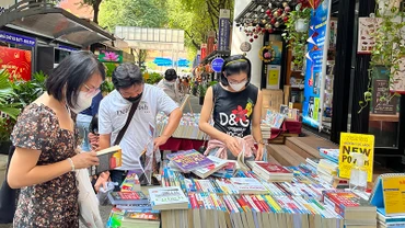 Nhiều chính sách ưu đãi, giảm giá đặc biệt của các nhà xuất bản, các đơn vị phát hành sách trong tuần lễ sách và doanh nhân.