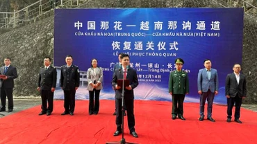 Lãnh đạo Ủy ban nhân dân huyện Tràng Định (Lạng Sơn) phát biểu khôi phục hoạt động xuất, nhập khẩu qua cửa khẩu Nà Nưa.