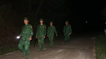 Cán bộ chiến sĩ, đồn biên phòng cửa khẩu Chi Ma, Lộc Bình (Lạng Sơn) tuần tra, kiểm soát ngăn chặn gia cầm nhập lậu trên đường biên giới.