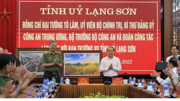 Đại tướng Tô Lâm, Ủy viên Bộ Chính trị, Bộ trưởng Công an làm việc với Ban Thường vụ Tỉnh ủy lạng Sơn.