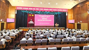 Toàn cảnh hội nghị công bố quyết định về công tác cán bộ.