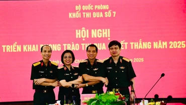 Các đơn vị trong Khối ký kết giao ước thi đua.