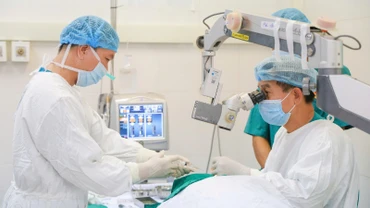 Chương trình áp dụng kỹ thuật mổ mắt Phaco hiện đại và dùng thủy tinh thể mềm nên các bệnh nhân không bị đau, có thể tháo băng sau vài tiếng.