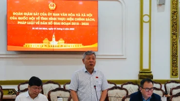 Đồng chí Nguyễn Hoàng Mai, Phó Chủ nhiệm Ủy ban Văn hóa-Xã hội của Quốc hội phát biểu tại buổi làm việc 