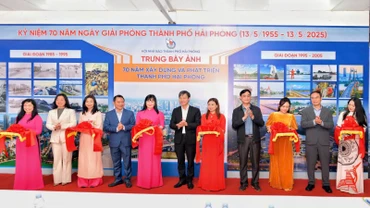 Khai mạc trưng bày ảnh 70 năm xây dựng và phát triển thành phố Hải Phòng.