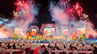 Màn pháo hoa tại Lễ hội Hoa Phượng Đỏ-Hải Phòng năm 2024.