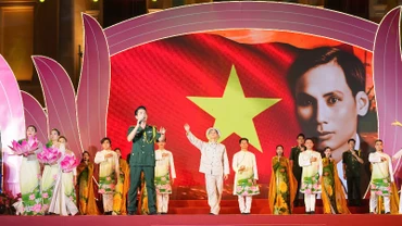 Chương trình nghệ thuật “Hồ Chí Minh đẹp nhất tên Người”.