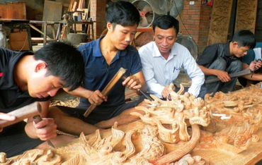 Nghề mộc thủ công tại xã Chàng Sơn, huyện Thạch Thất (Hà Nội).