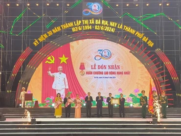 Thành phố Bà Rịa vinh dự được Chủ tịch nước trao tặng Huân chương lao động hạng nhất.