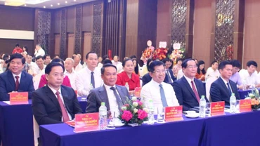 Các đại biểu dự kỷ niệm 60 năm Báo Lạng Sơn ra số báo đầu.
