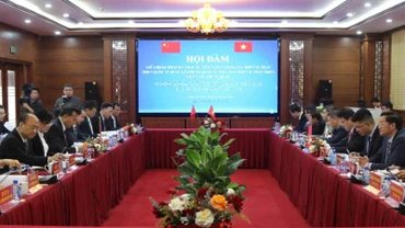 Các đại biểu tham dự hội đàm.