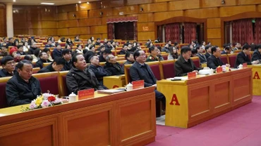 Các đồng chí lãnh đạo chủ chốt tỉnh Lạng Sơn tham dự lễ tổng kết phong trào thi đua khen thưởng.