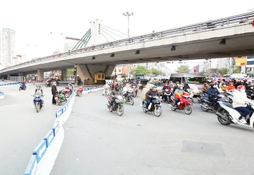 Giao thông tại khu vực Ngã Tư Sở thông thoáng hơn sau khi thực hiện phương án phân luồng giao thông mới từ cuối tháng 12/2023.