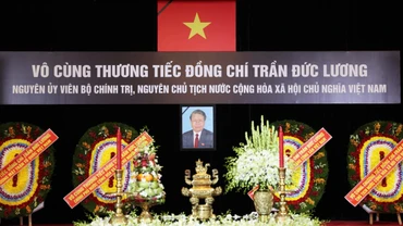 Sáng 24/5, Lễ viếng nguyên Chủ tịch nước Trần Đức Lương đã diễn ra tại đến Hội trường Thống Nhất, quận 1, Thành phố Hồ Chí Minh, song song với Lễ viếng tại Nhà tang lễ Quốc gia (Hà Nội) và Hội trường T50 (Quảng Ngãi).