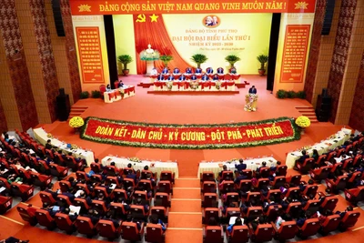 Đại hội Đảng bộ tỉnh Phú Thọ lần thứ I có 500 đại biểu tham dự.