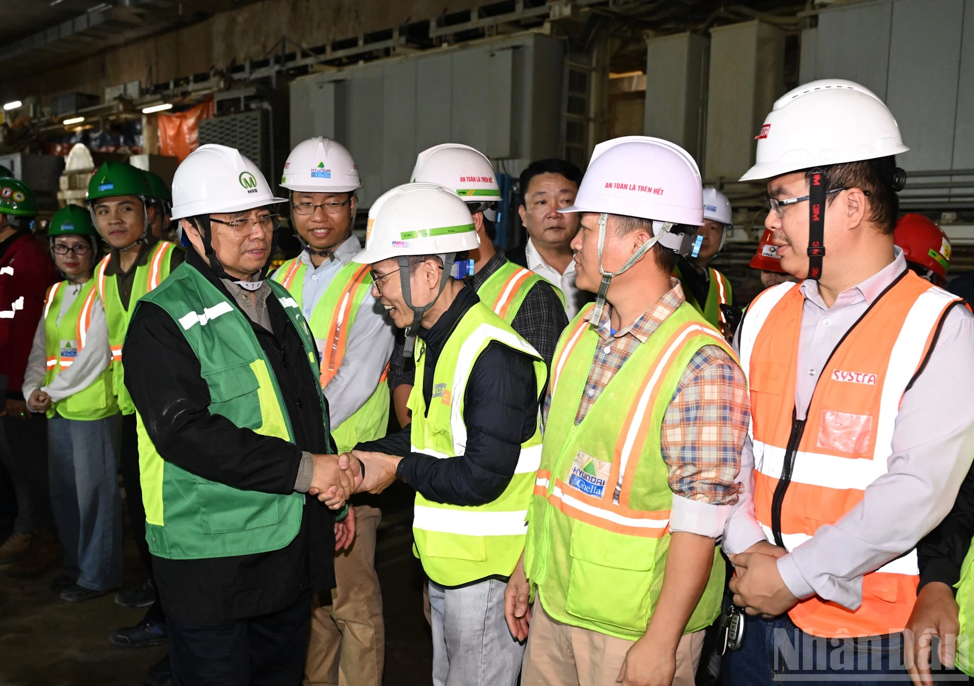 Thủ tướng Phạm Minh Chính kiểm tra tiến độ dự án đường sắt đô thị số 3 Nhổn-Ga Hà Nội