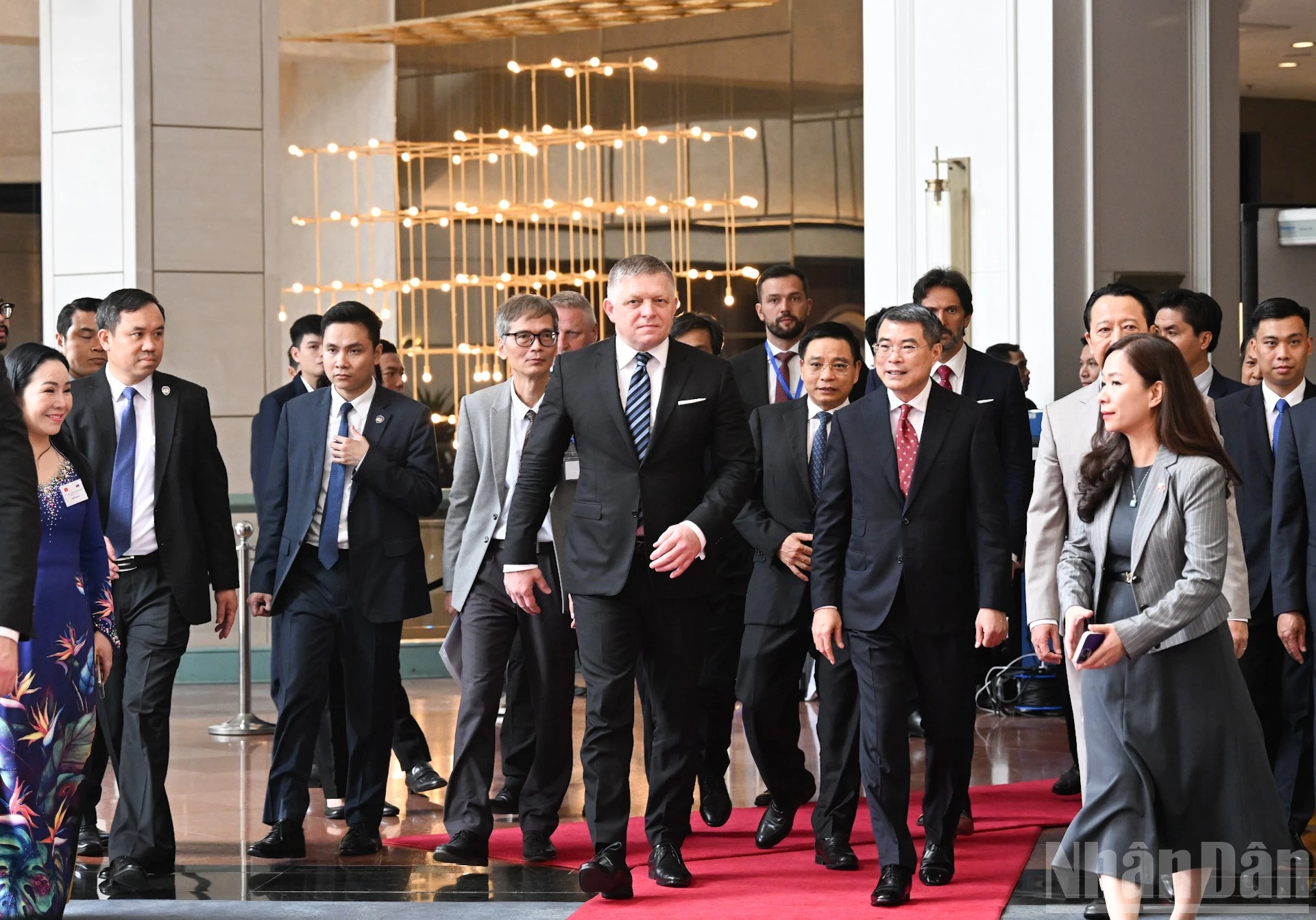 Thủ Tướng Lê Minh Hưng Và Slovakia Robert Fico Thúc Đẩy Hợp Tác Doanh Nghiệp Tại Diễn Đàn 2026