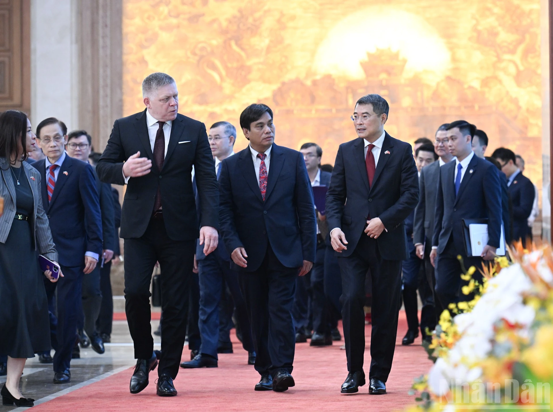 Thủ tướng Lê Minh Hưng và Thủ tướng Slovakia Robert Fico ký kết 6 văn kiện hợp tác quan trọng