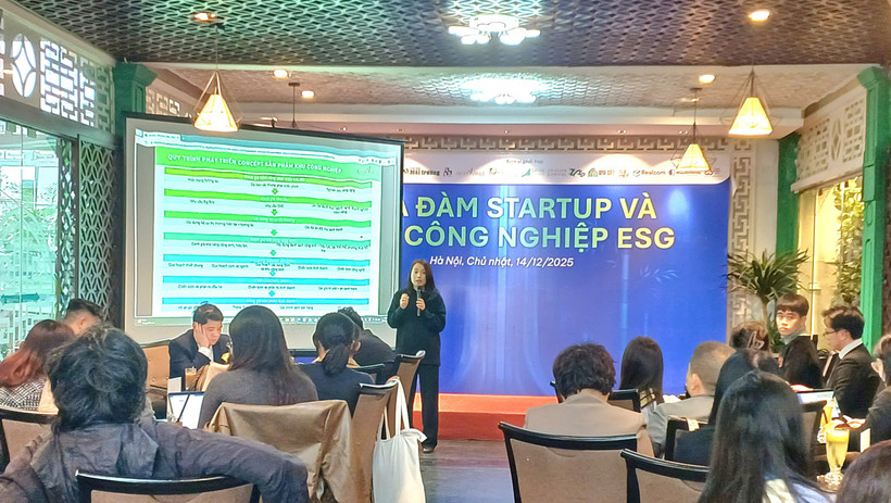 Diễn giả thuyết trình về khu công nghiệp ESG.