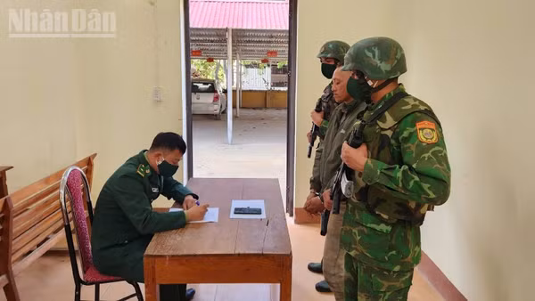 Đối tượng Hà Văn Liên, sinh năm 1985, trú tại bản Nà Khi, xã Mường Lạn bị bắt về hành vi tàng trữ trái phép chất ma túy.