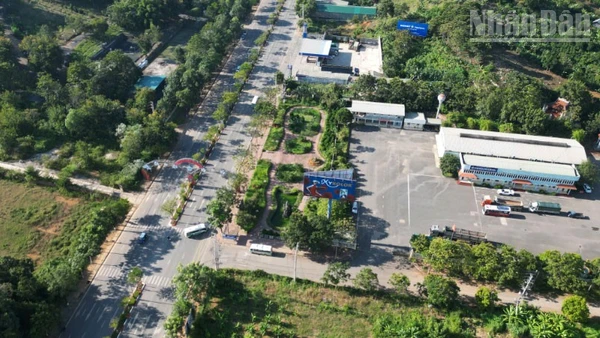 Trung tâm Đăng kiểm xe cơ giới Sơn La (mã số 2601D) đặt tại bản Noong La, phường Chiềng Sinh, bắt đầu hoạt động từ năm 2016, nhưng vẫn chưa hoàn tất thủ tục đấu nối ra Quốc lộ 6.